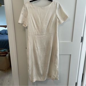 Dress with back keyhole